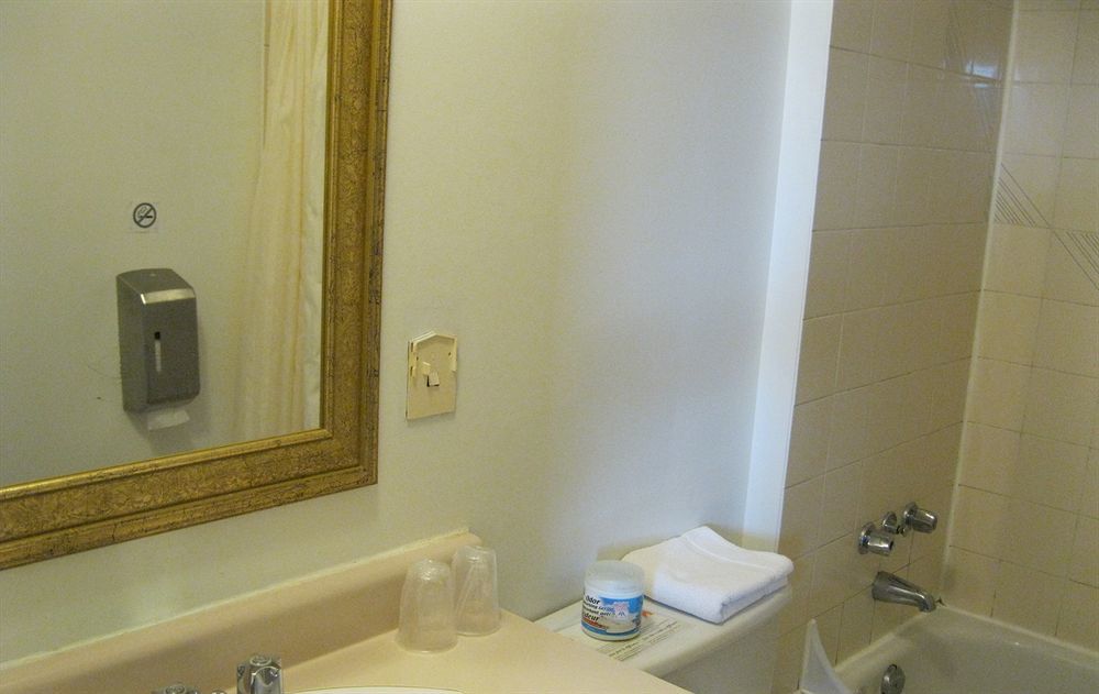Motel Rayalco Laurier Station Zewnętrze zdjęcie